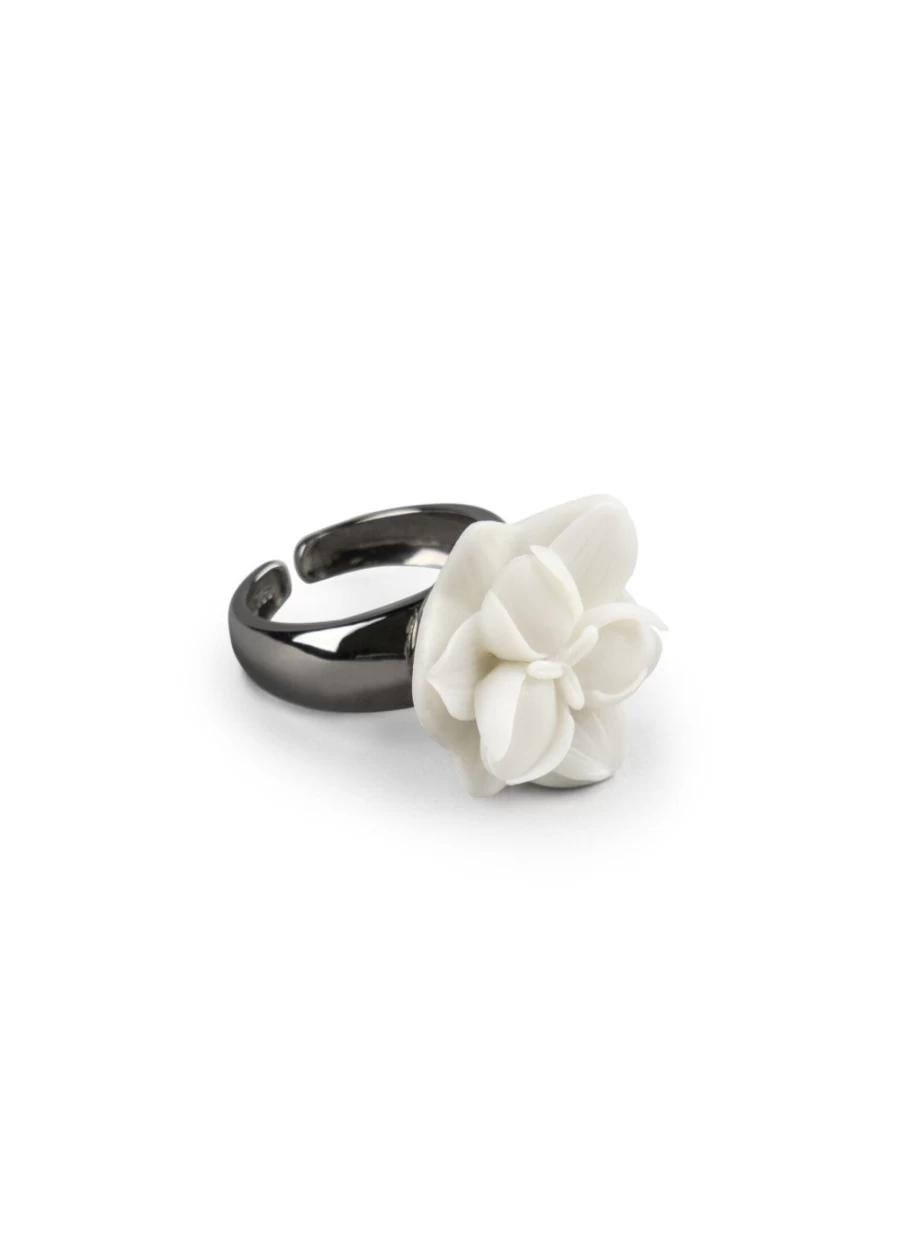 Lladró Handcrafted Porcelain Orchid Flower Ring – Elegant Floral Jewelry