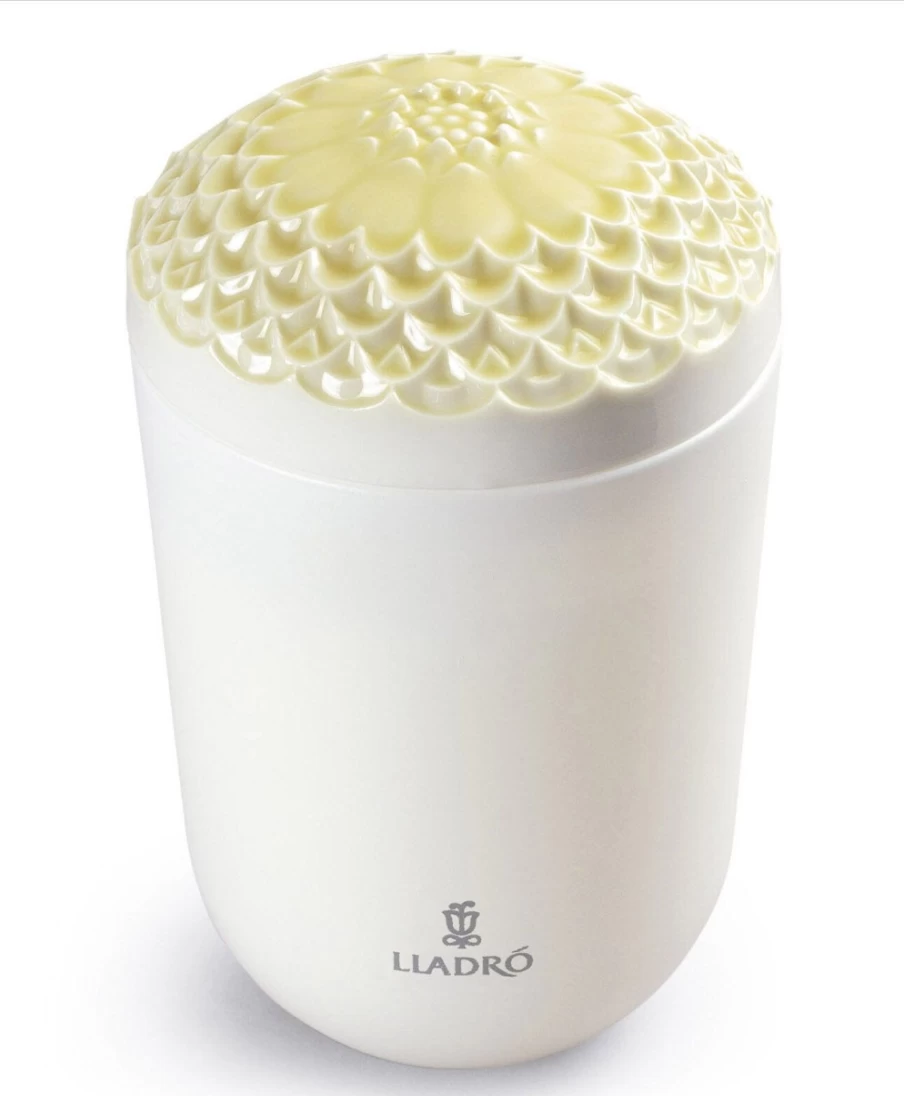 Lladró Tropical Blossoms Scented Candle – Echoes Of Nature Collection