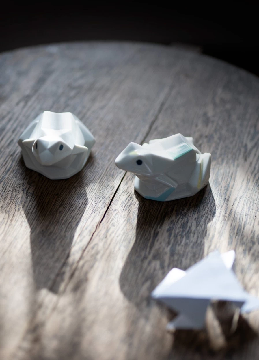Lladró Matte White Frog Figurine - Handcrafted Porcelain Collectible