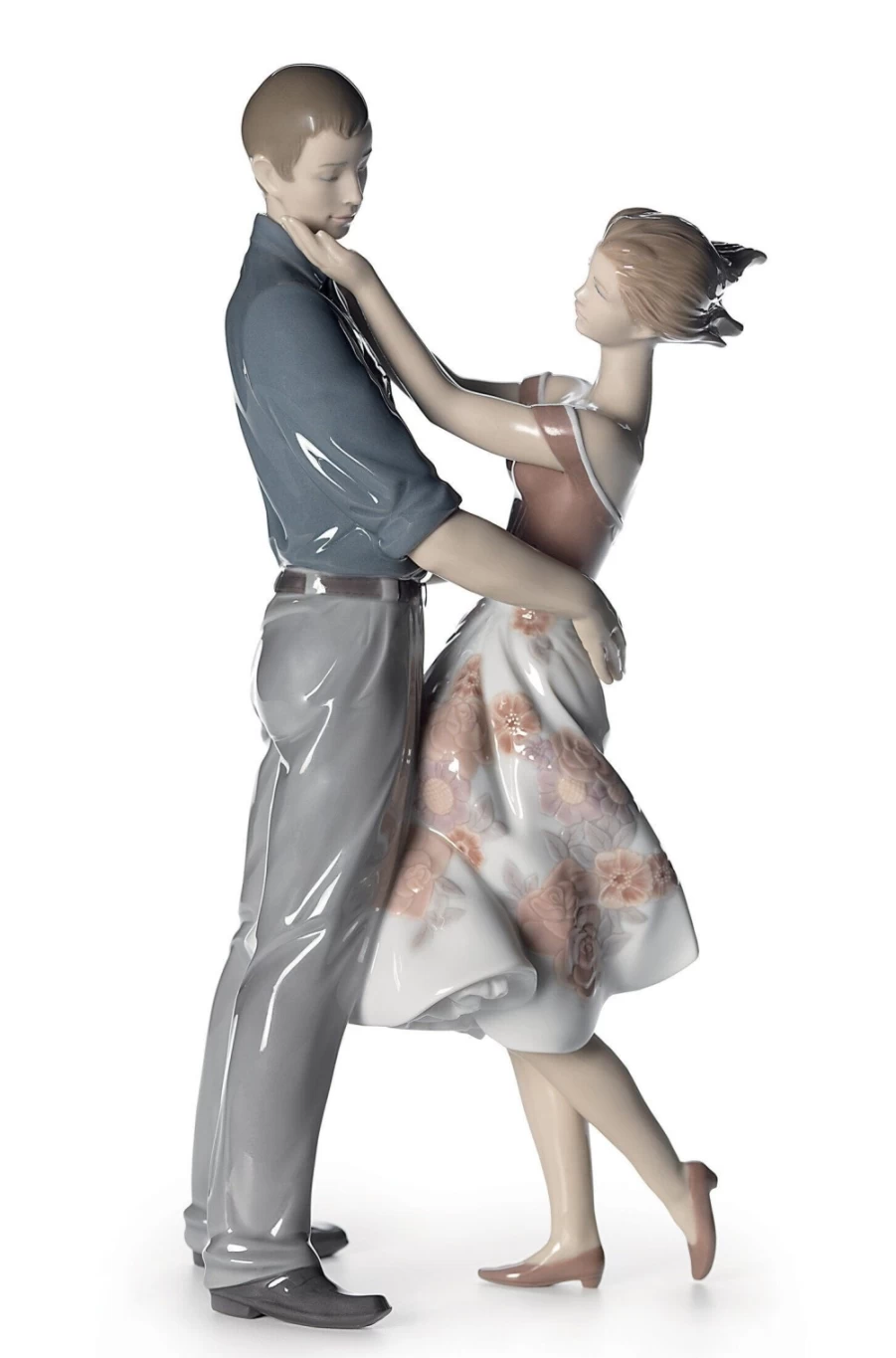 "Lladró Happy Encounter Romantic Couple Figurine - Handcrafted Porcelain Sculpture"
