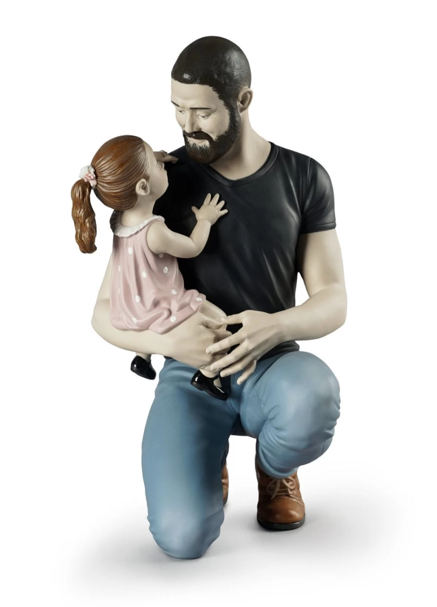 "Lladró Porcelain 'In Daddy's Arms' Figurine – Handcrafted Collectible Sculpture"