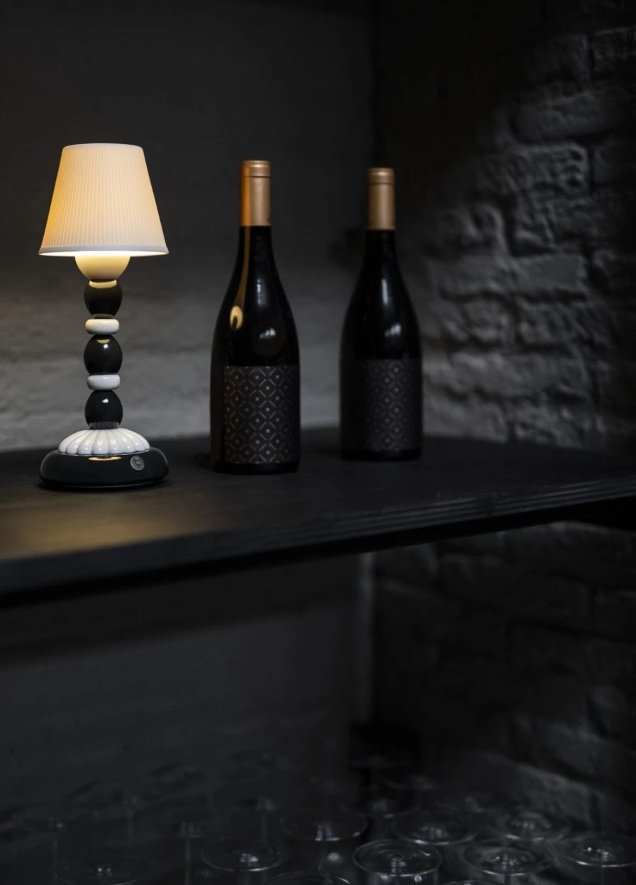 Lladró Palm Firefly Modern Table Lamp in Black and White - Elegant Ceramic Lighting