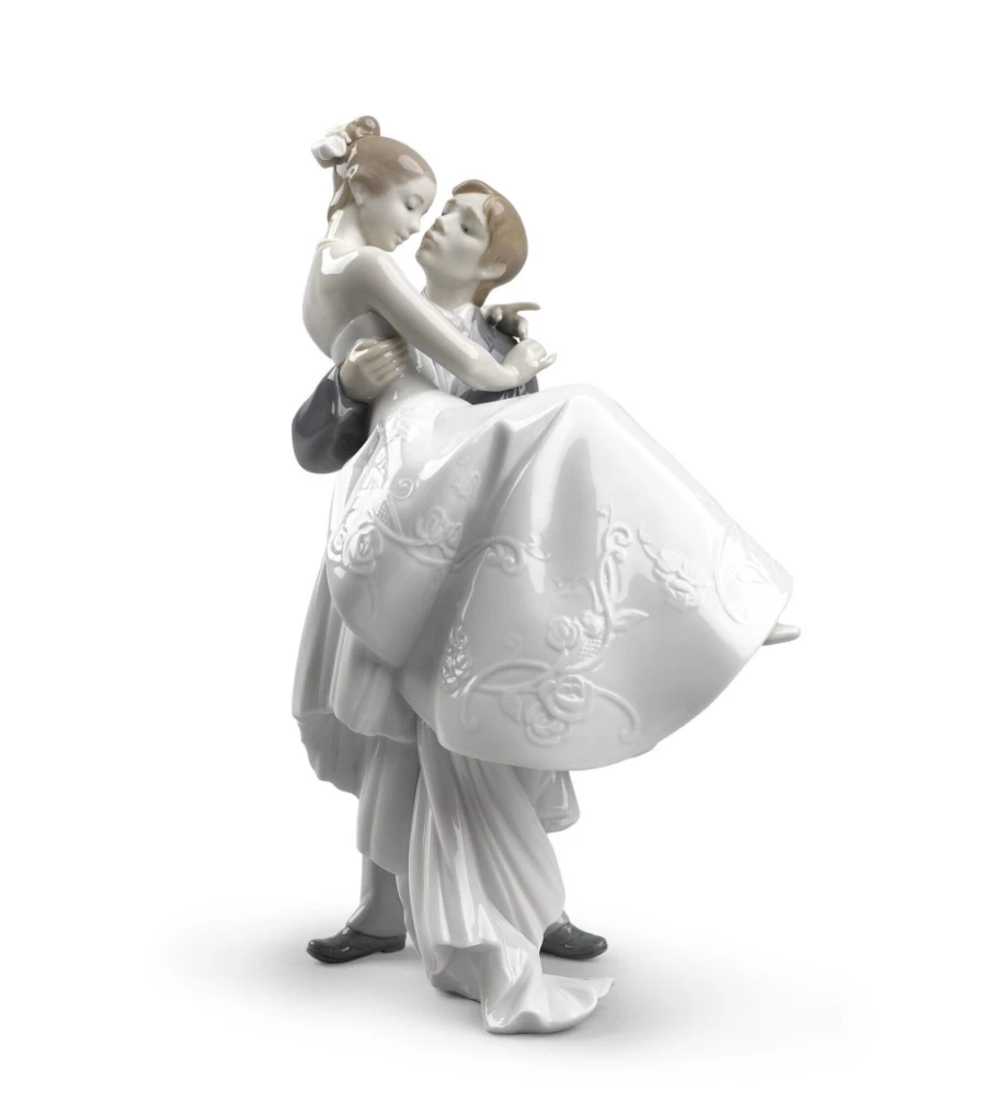Lladró Romantic Couple Figurine - "The Happiest Day" Porcelain Sculpture Type 356