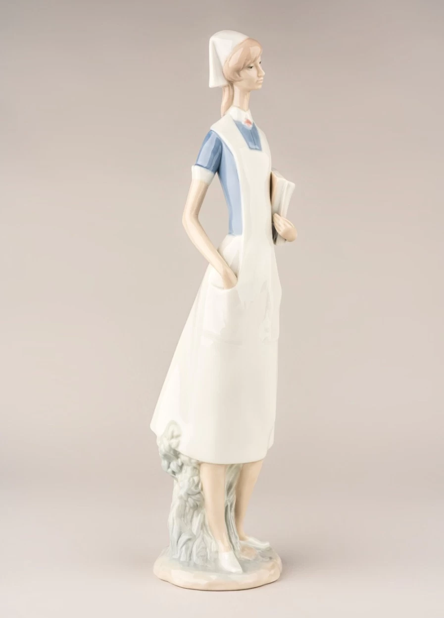 Lladró Porcelain Nurse Figurine - Handcrafted Collectible Sculpture