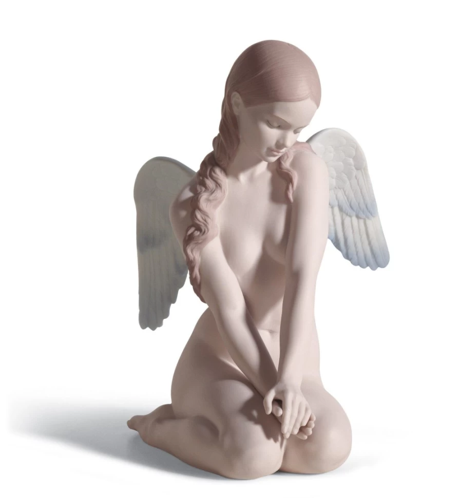 Lladró Beautiful Angel Figurine - Handcrafted Porcelain Collectible Statue