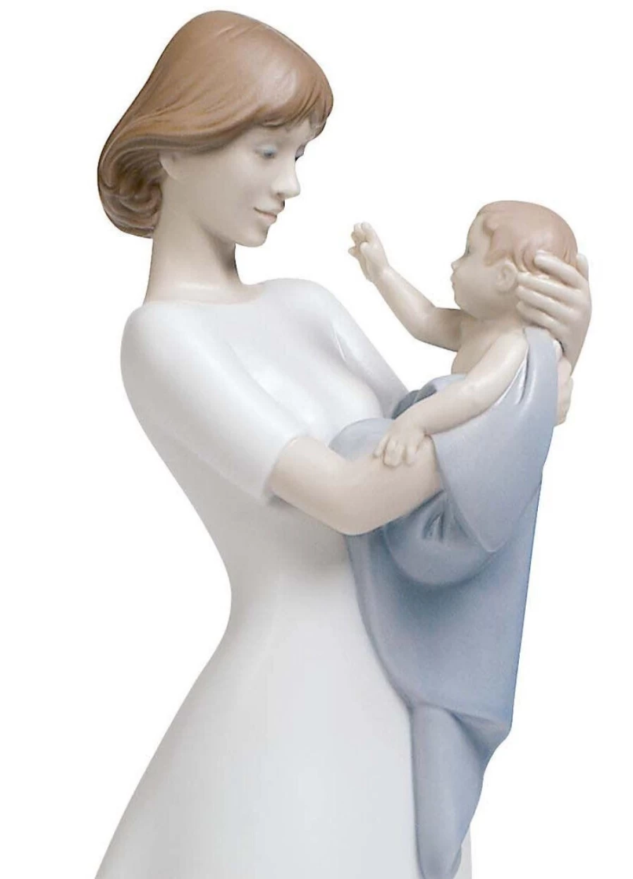 Lladró Mother's Treasure Porcelain Figurine - Elegant Collectible Art Piece