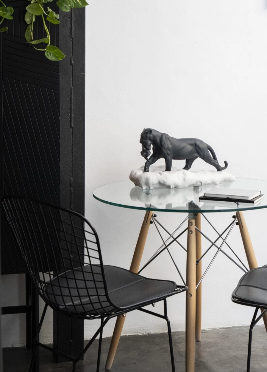 Lladró Black Panther and Cub Porcelain Figurine – Handcrafted Collectible Statue