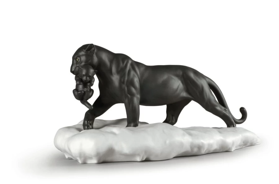 Lladró Black Panther and Cub Porcelain Figurine – Handcrafted Collectible Statue