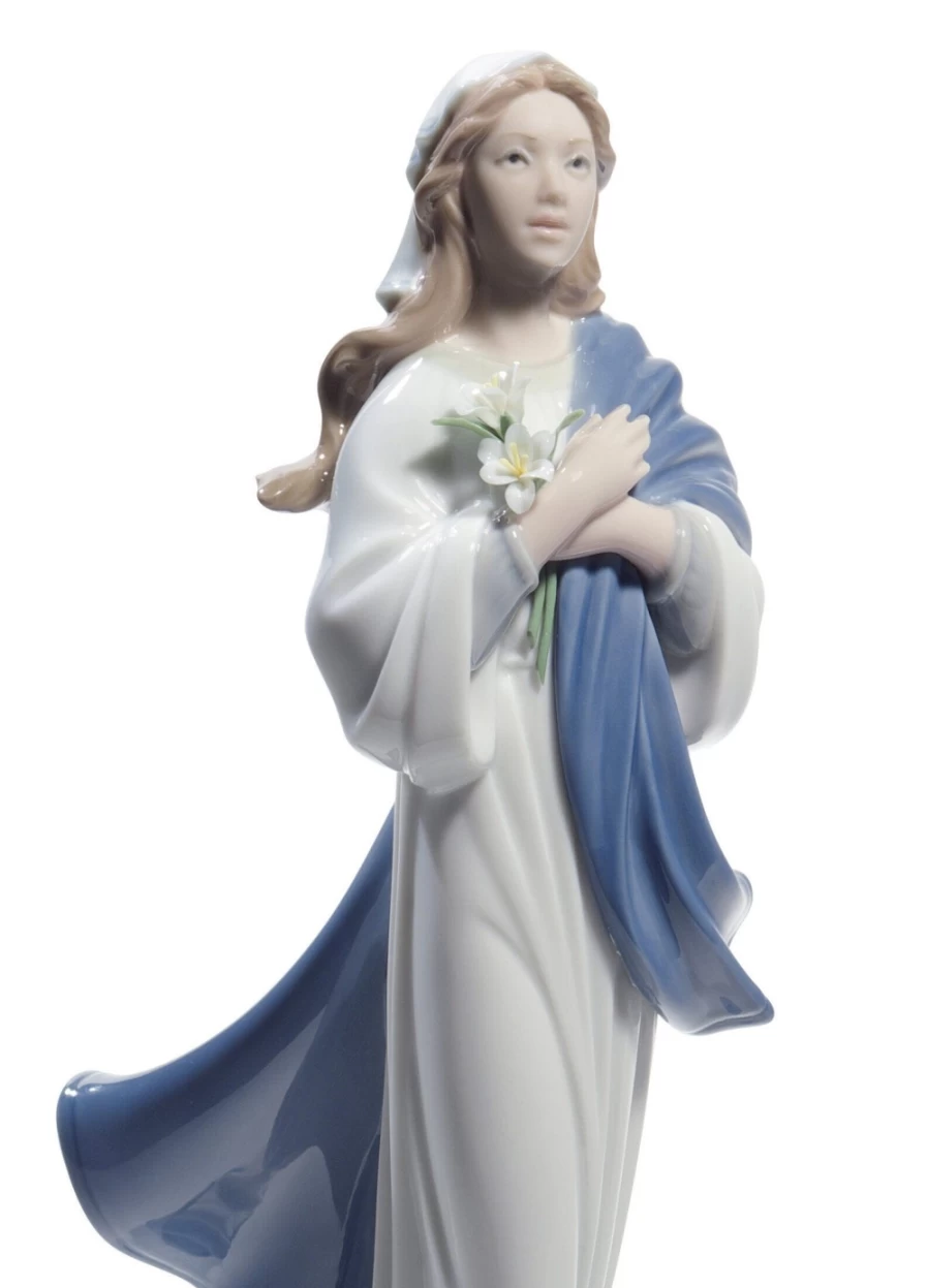 "Lladró Blessed Virgin Mary Porcelain Figurine – Handcrafted Religious Collectible"
