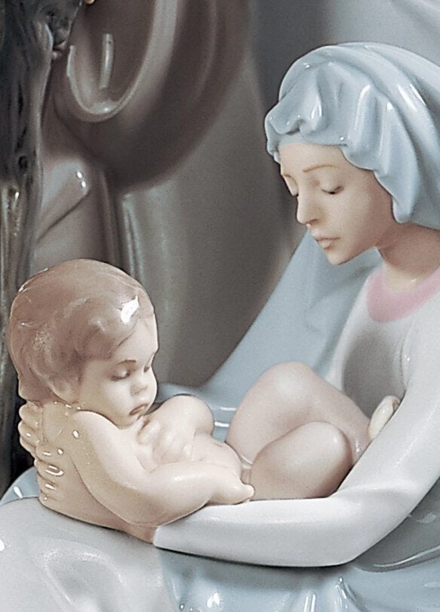 "Lladró Nativity Figurine - Exquisite Birth of Jesus Collectible"
