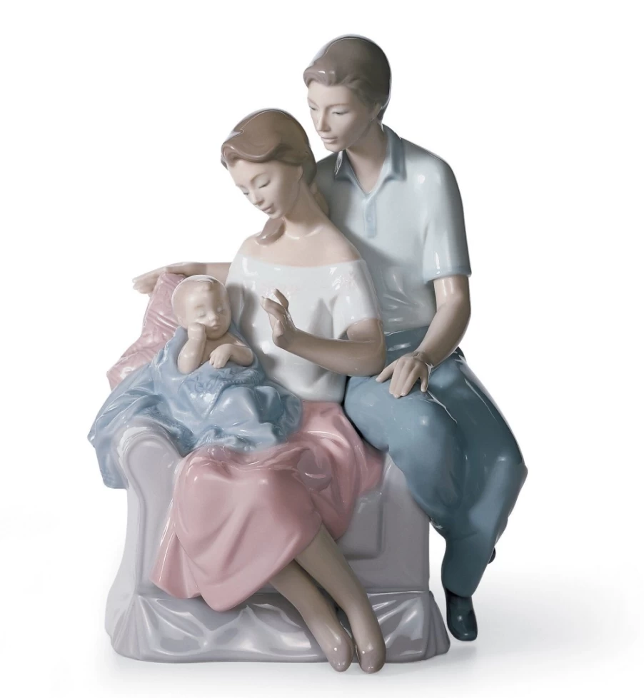 Lladró Circle Of Love Family Figurine - Elegant Porcelain Sculpture for Home Decor