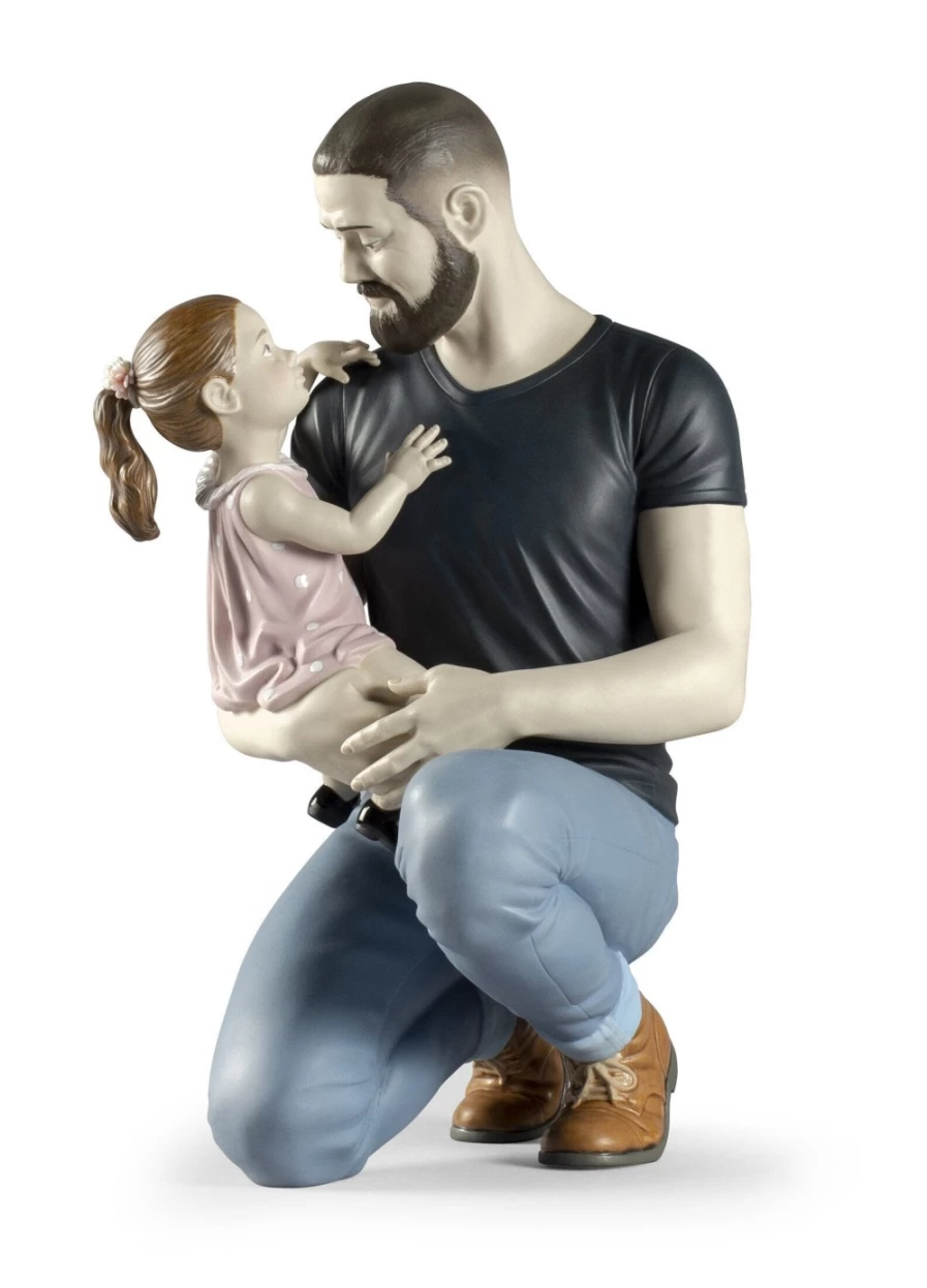 "Lladró Porcelain 'In Daddy's Arms' Figurine – Handcrafted Collectible Sculpture"