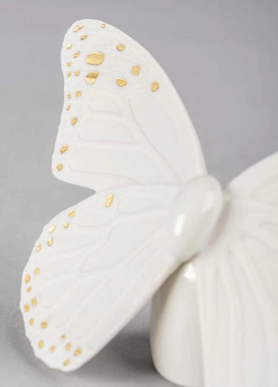 Lladró Golden White Butterfly Figurine - Elegant Porcelain Collectible