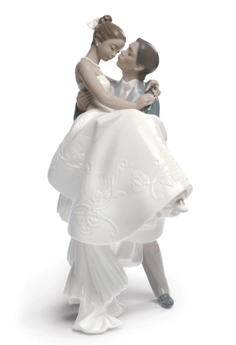Lladró The Happiest Day Couple Figurine - Romantic Porcelain Sculpture Type 357