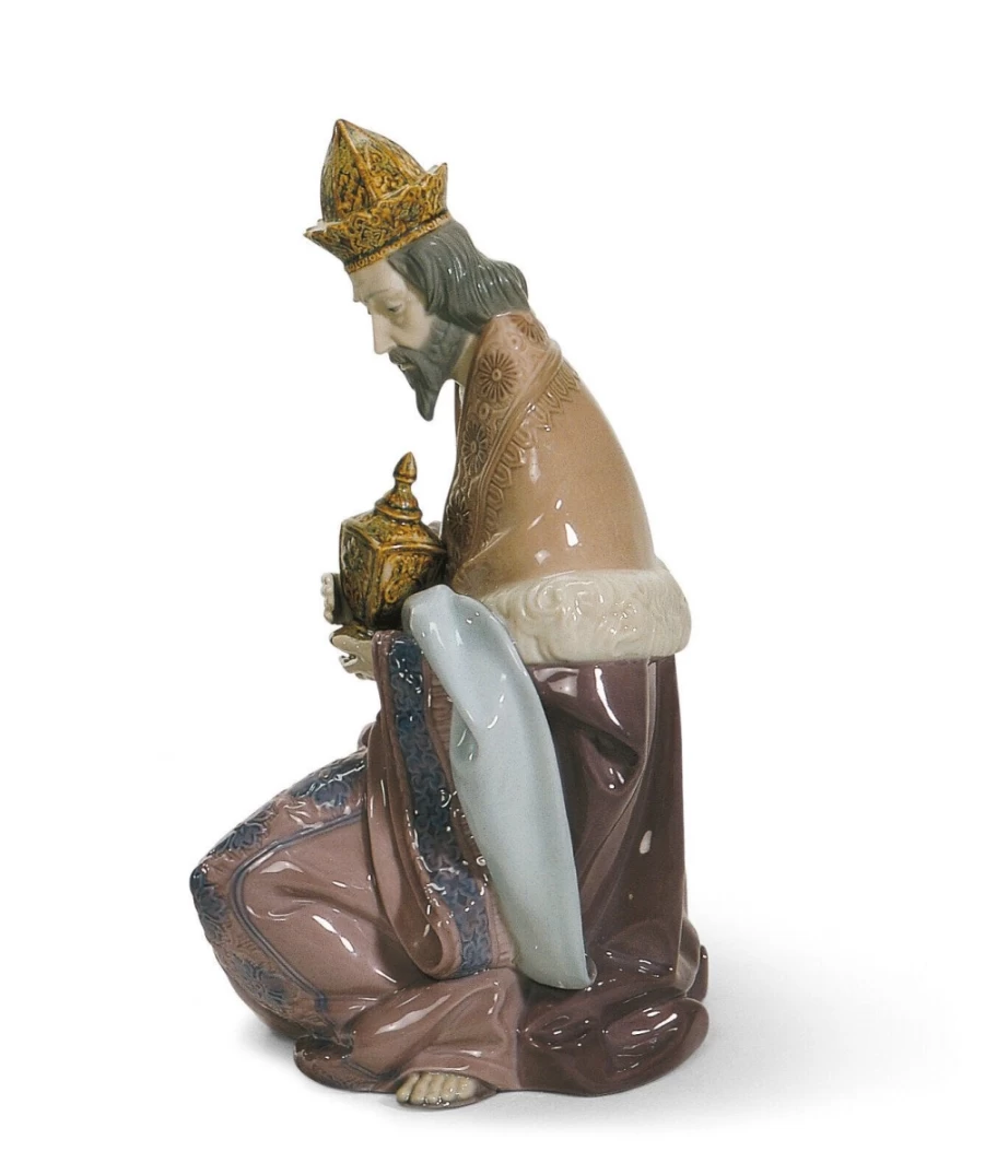 Lladró King Gaspor Nativity Scene Figurine - Handcrafted Porcelain Christmas Decoration
