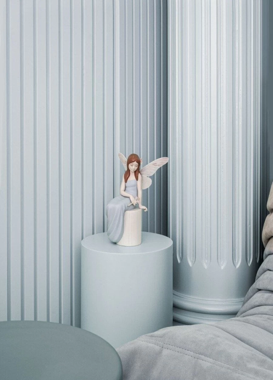 "Lladró Nature Nymph Porcelain Sculpture – Elegant Handcrafted Figurine"