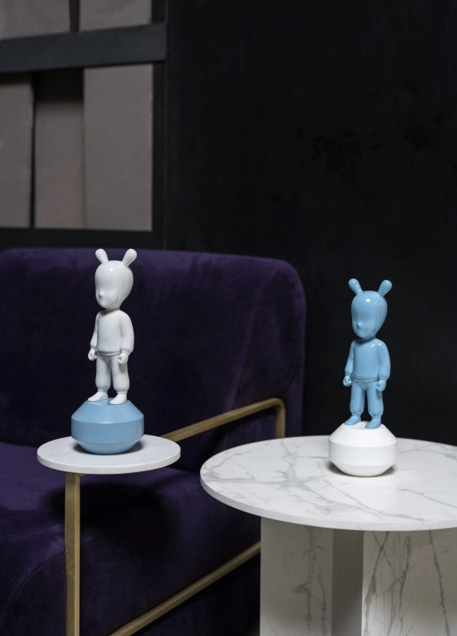 Lladró Blue Guest Figurine - Elegant Porcelain Small Model Collectible