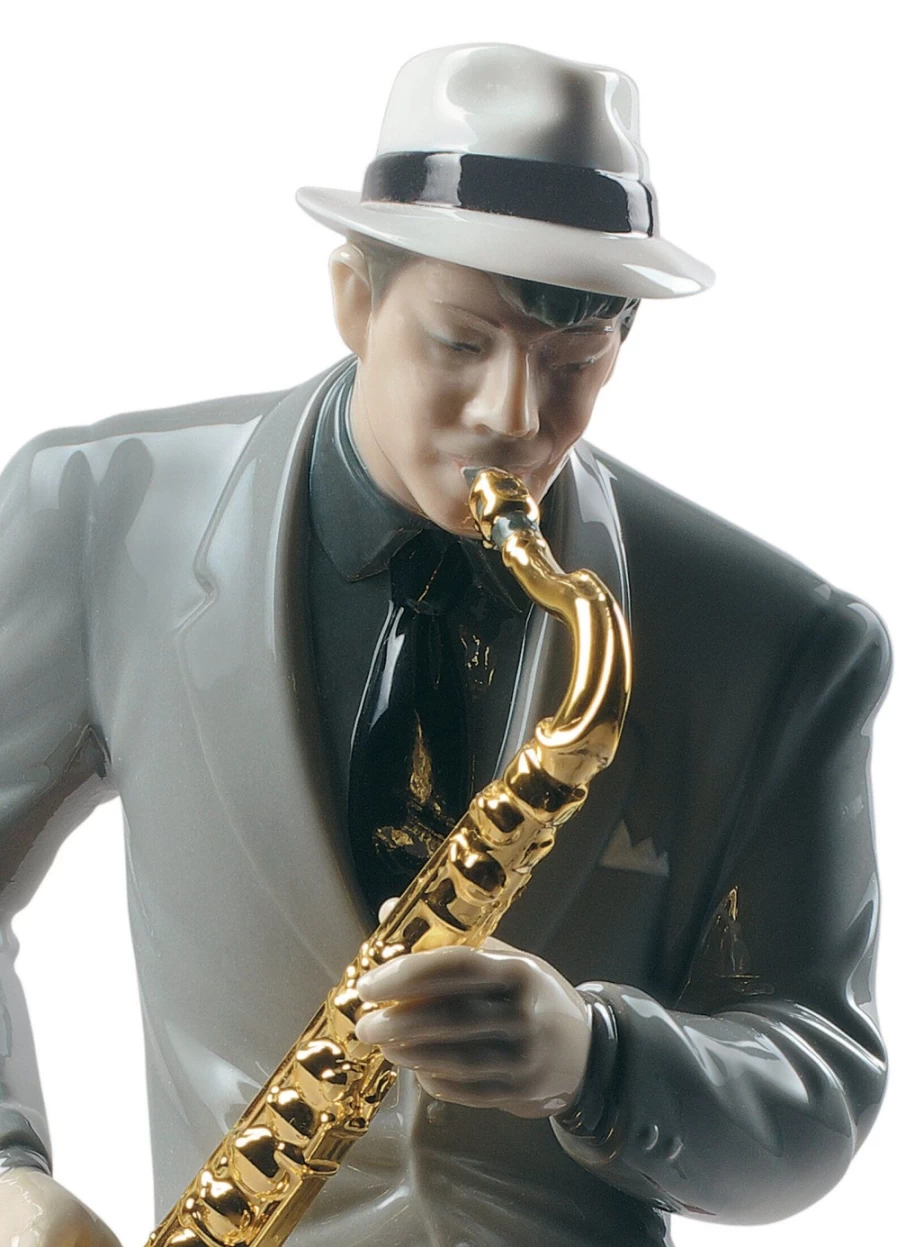 Lladró Handcrafted Jazz Saxophonist Porcelain Figurine – Collectible Music-Inspired Sculpture
