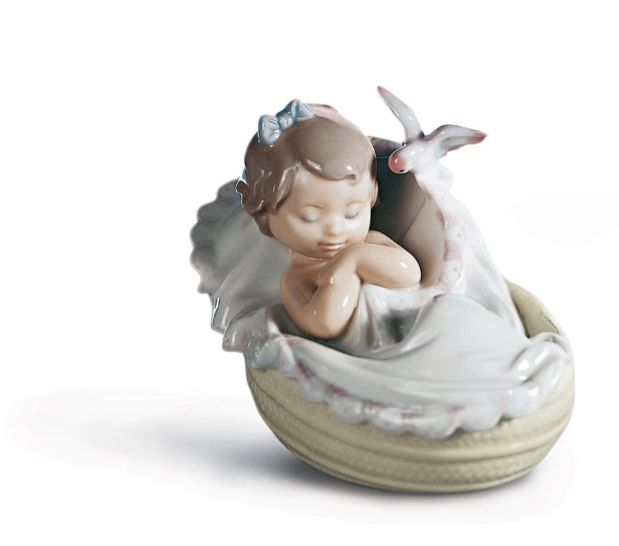Lladró Comforting Dreams Porcelain Girl Figurine – Elegant Collectible Statue