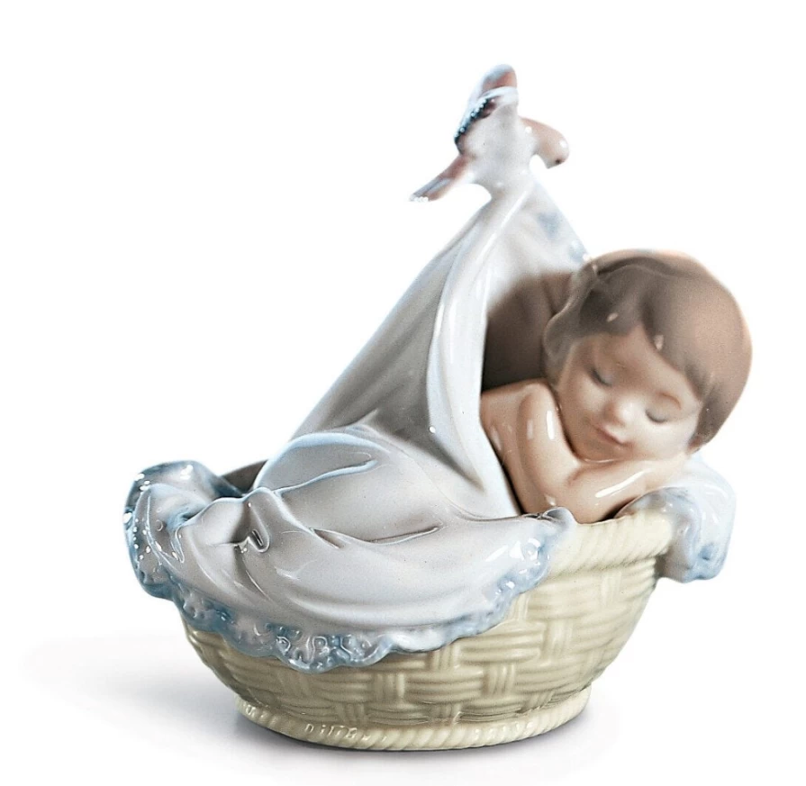 "Lladró Tender Dreams Boy Porcelain Figurine – Collectible Art Sculpture"