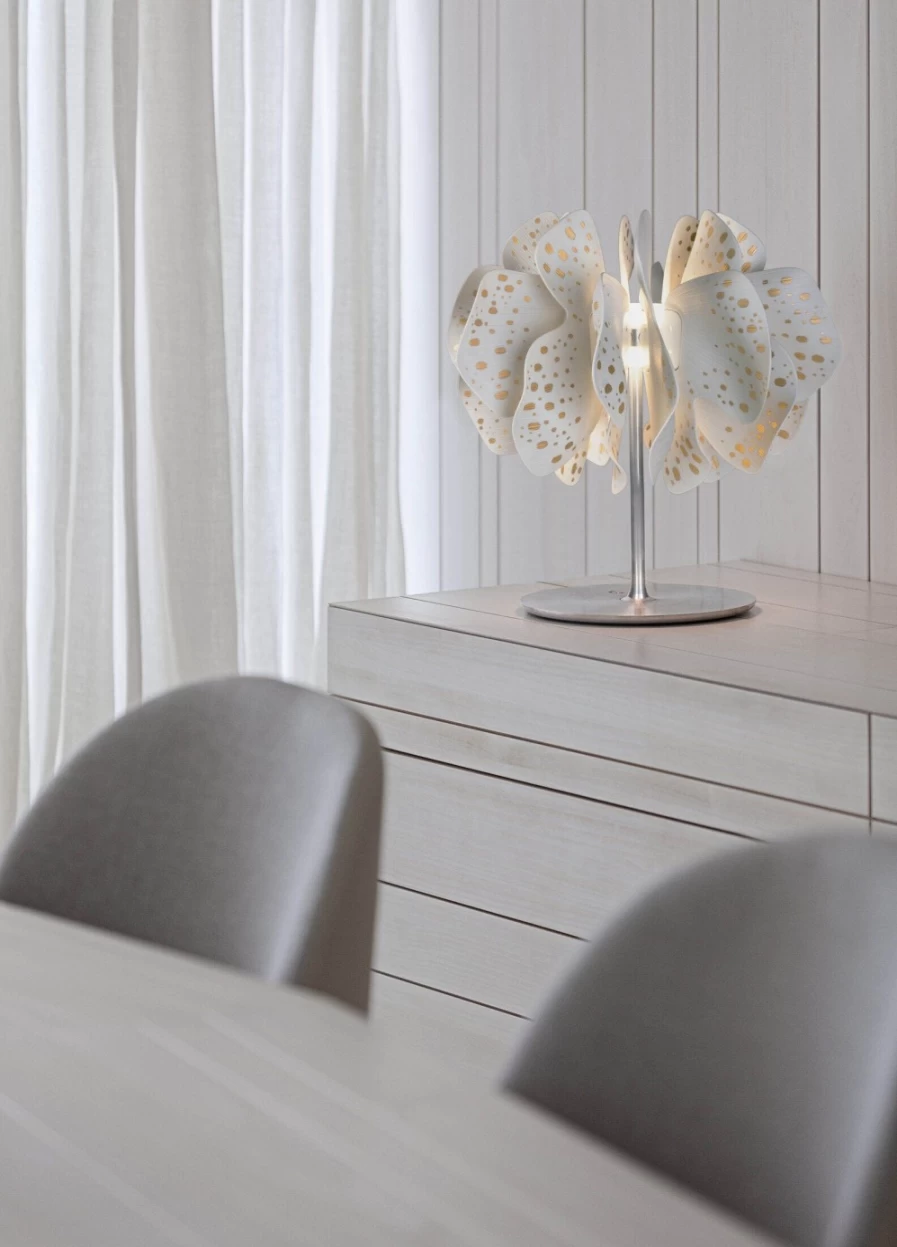Lladró Nightbloom White & Gold Table Lamp – Elegant Ceramic Lighting for Home Decor