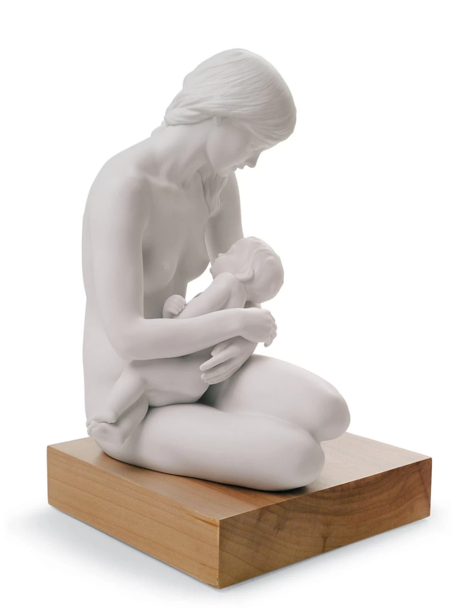 Lladró Mother Figurine - Elegant Porcelain Sculpture Celebrating the Nurturing Bond