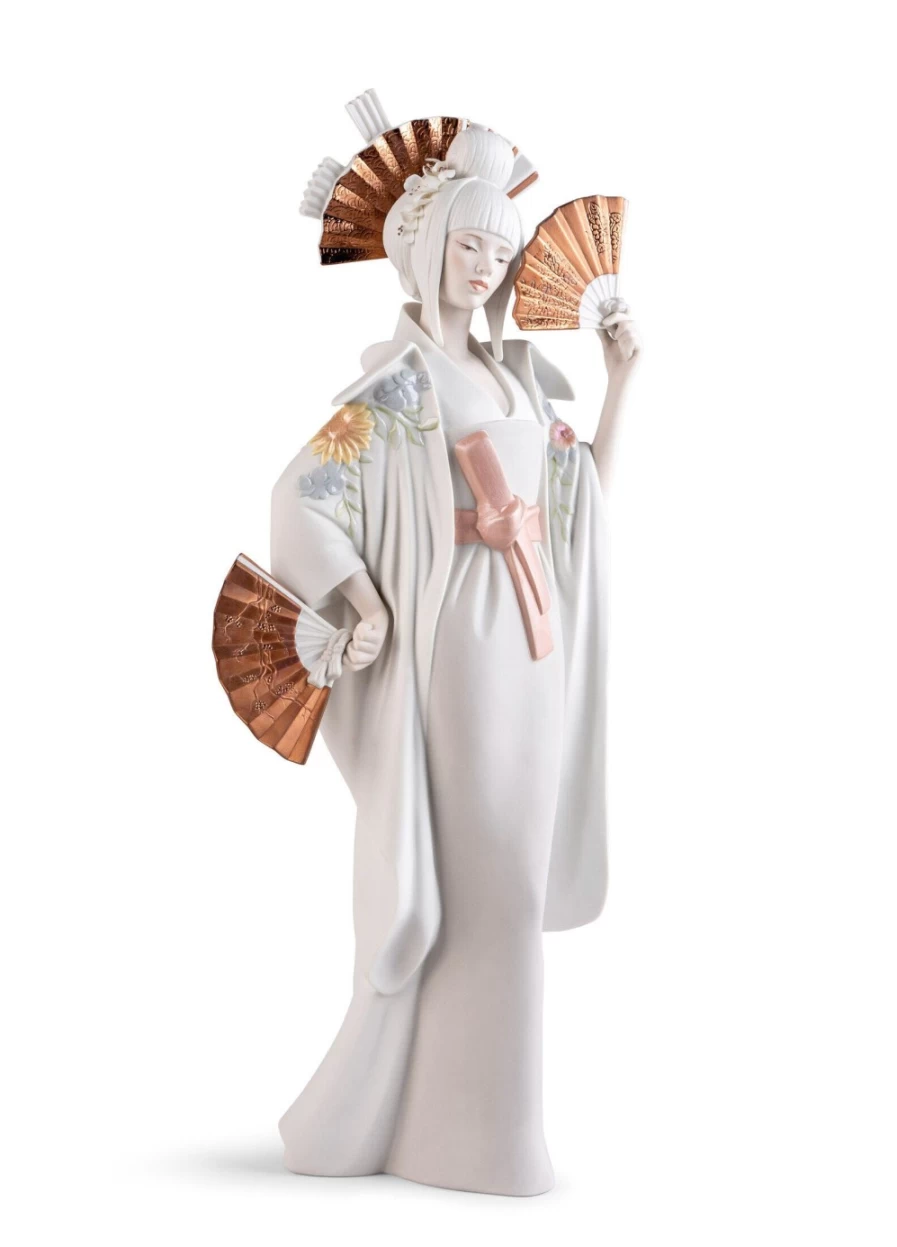 "Lladró Japanese Dancer Porcelain Figurine – Handcrafted Collectible Art Piece"