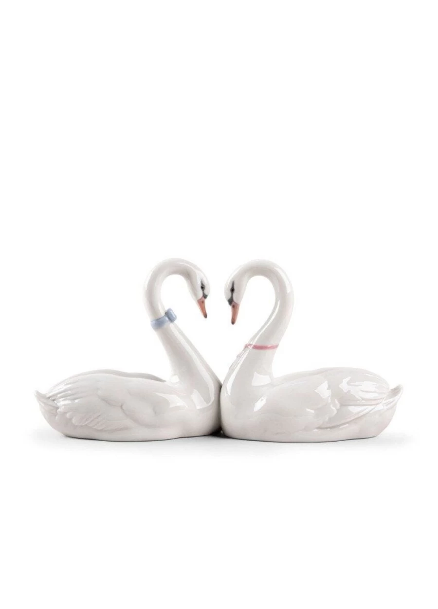Lladró Endless Love Wedding Cake Topper - Elegant Porcelain Bride & Groom Figurine
