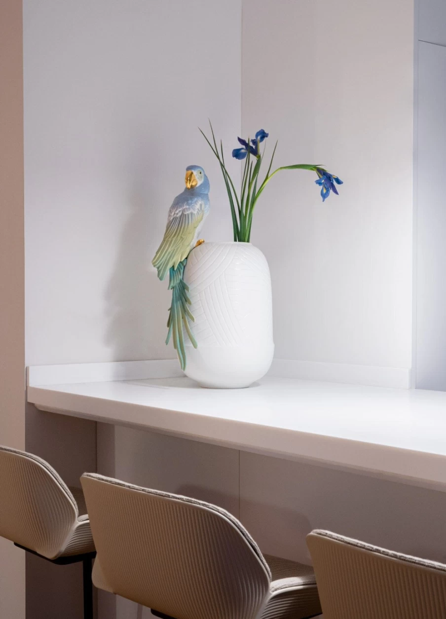 Lladró Macaw Parrot Porcelain Vase - Handcrafted Collector's Home Decor