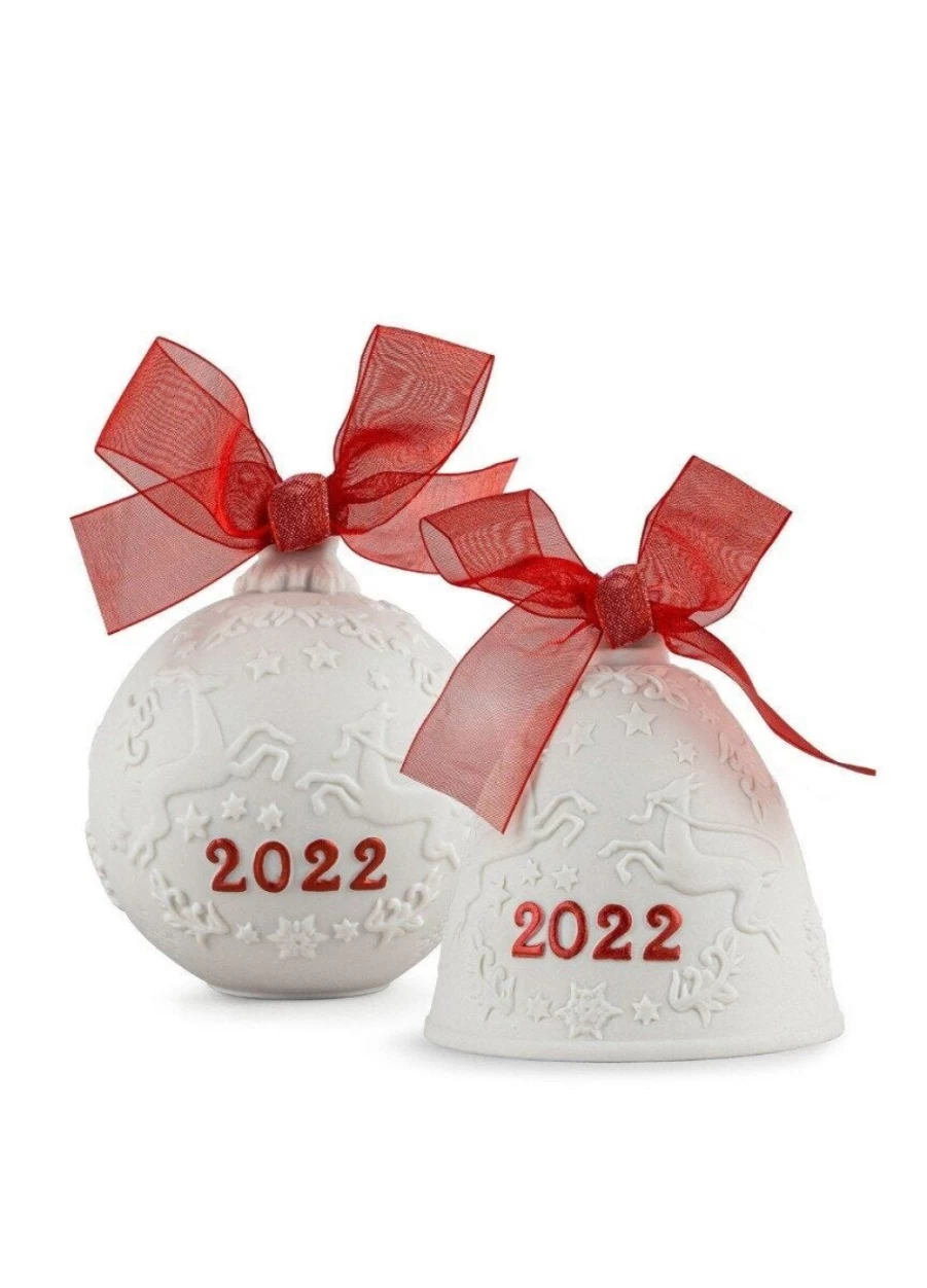 "Lladró 2022 Christmas Collectible Figurine Set – Red Holiday Decoration"