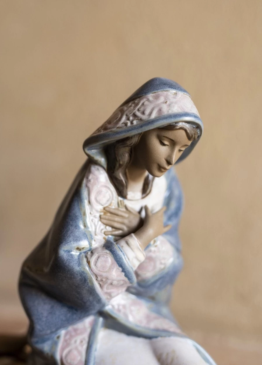 Lladró Mary Nativity Figurine - Handcrafted Gres Porcelain Christmas Decor