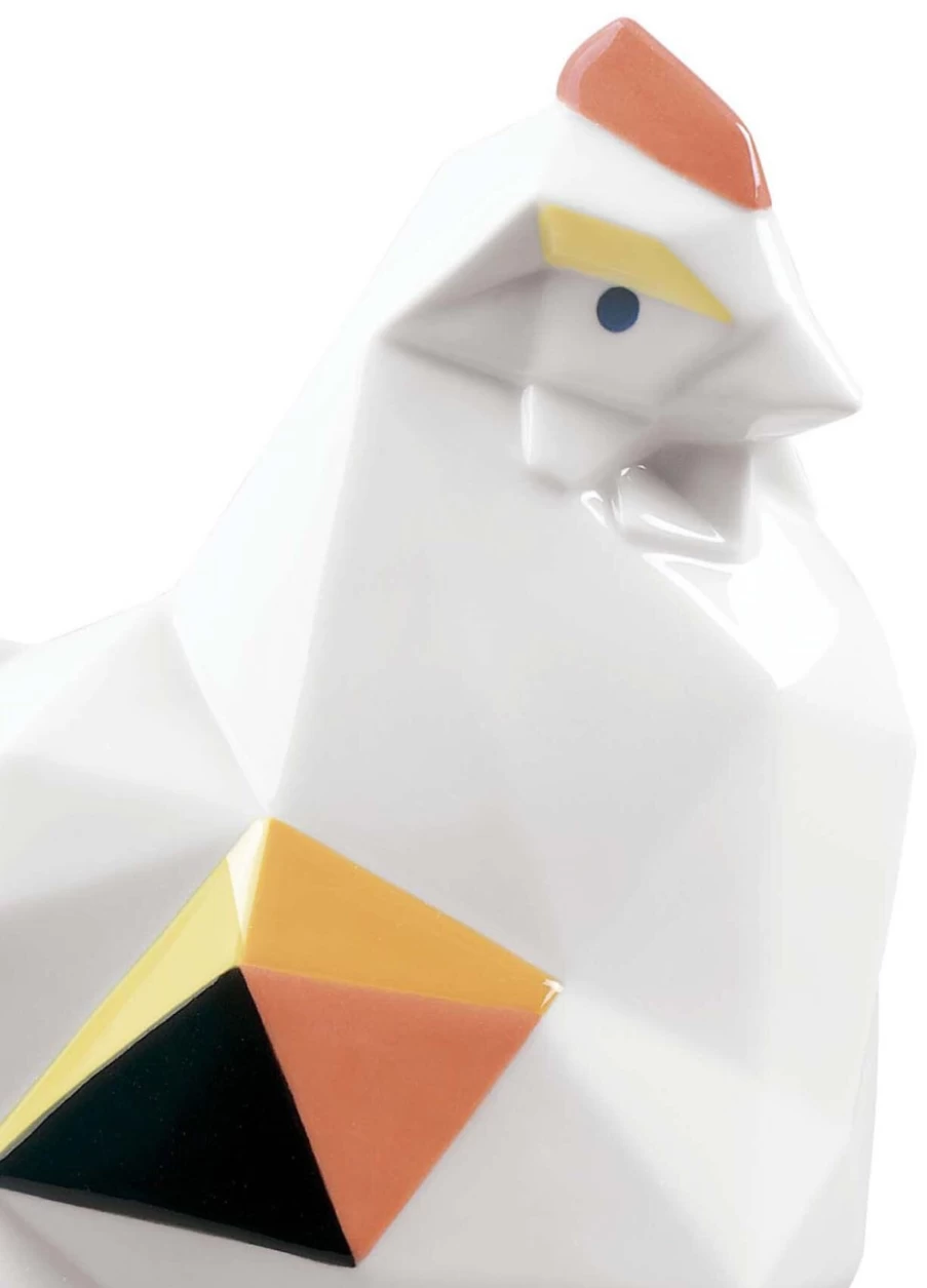 "Lladró Porcelain Hen Figurine - Handcrafted Collectible Home Decor"