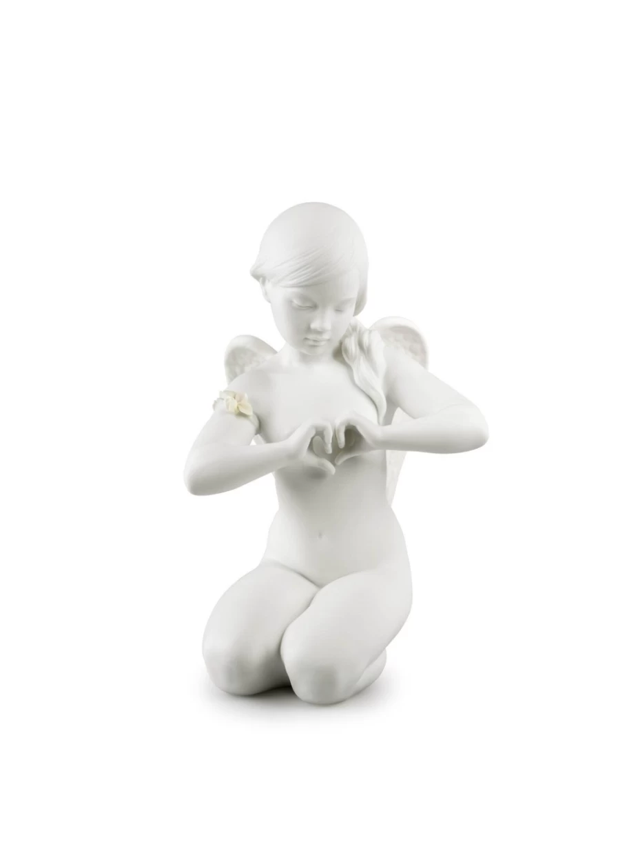 Lladró Heavenly Heart Angel Figurine - Handcrafted Porcelain Collectible Statue