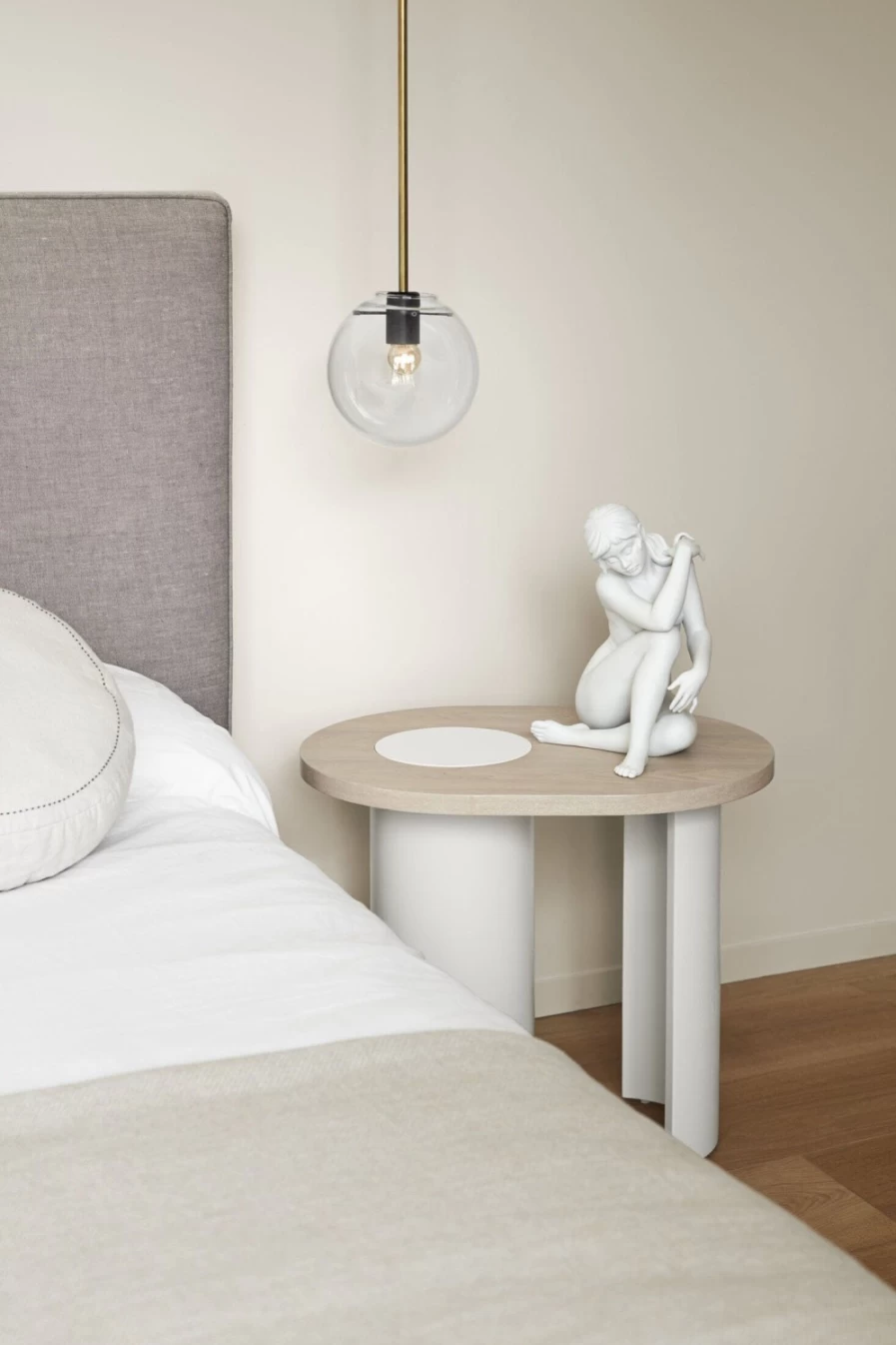 Lladró Pure Calm Sculpture - Elegant Porcelain Figurine for Serene Decor
