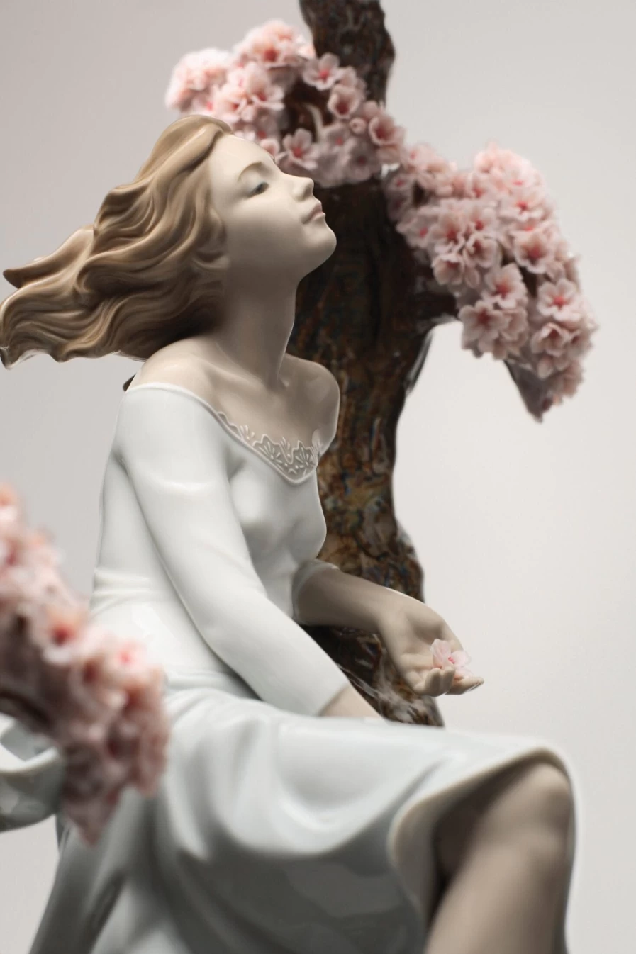 "Lladró Limited Edition Sweet Scent of Blossoms Porcelain Woman Figurine Collectible"