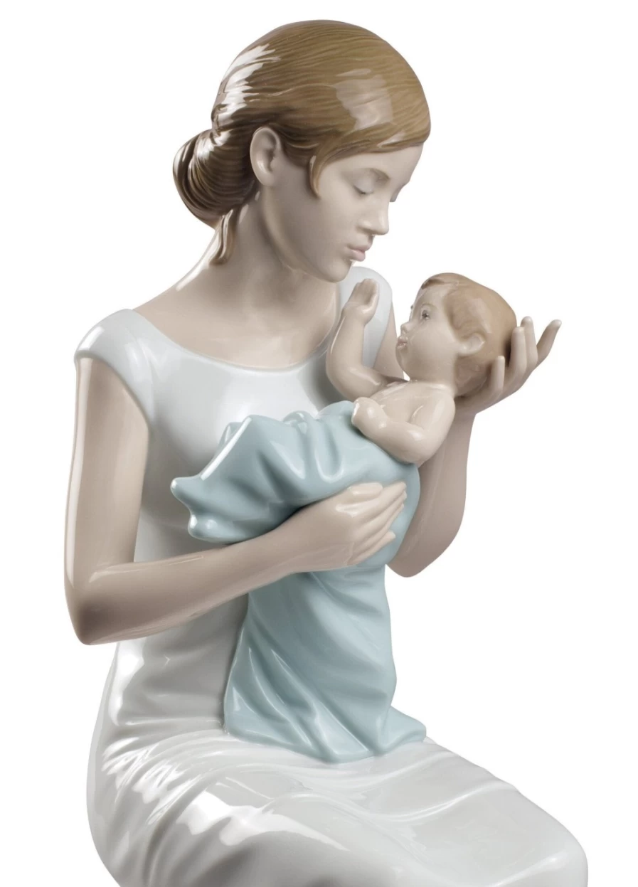 Lladró Soothing Lullaby Mother Figurine - Elegant Porcelain Sculpture for Home Décor
