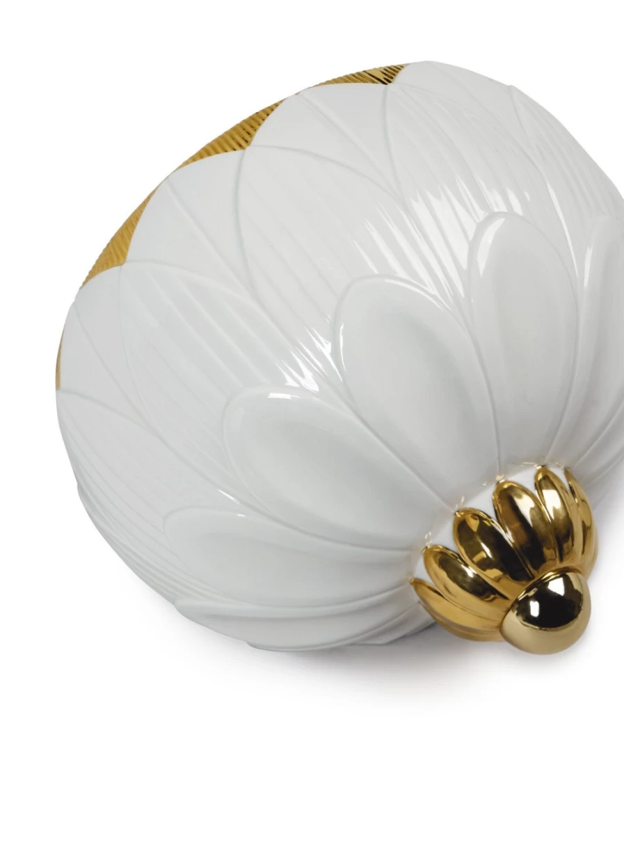 Lladró Ivy & Seed White and Gold Wall Sconce – Elegant Floral Lighting for Home Decor