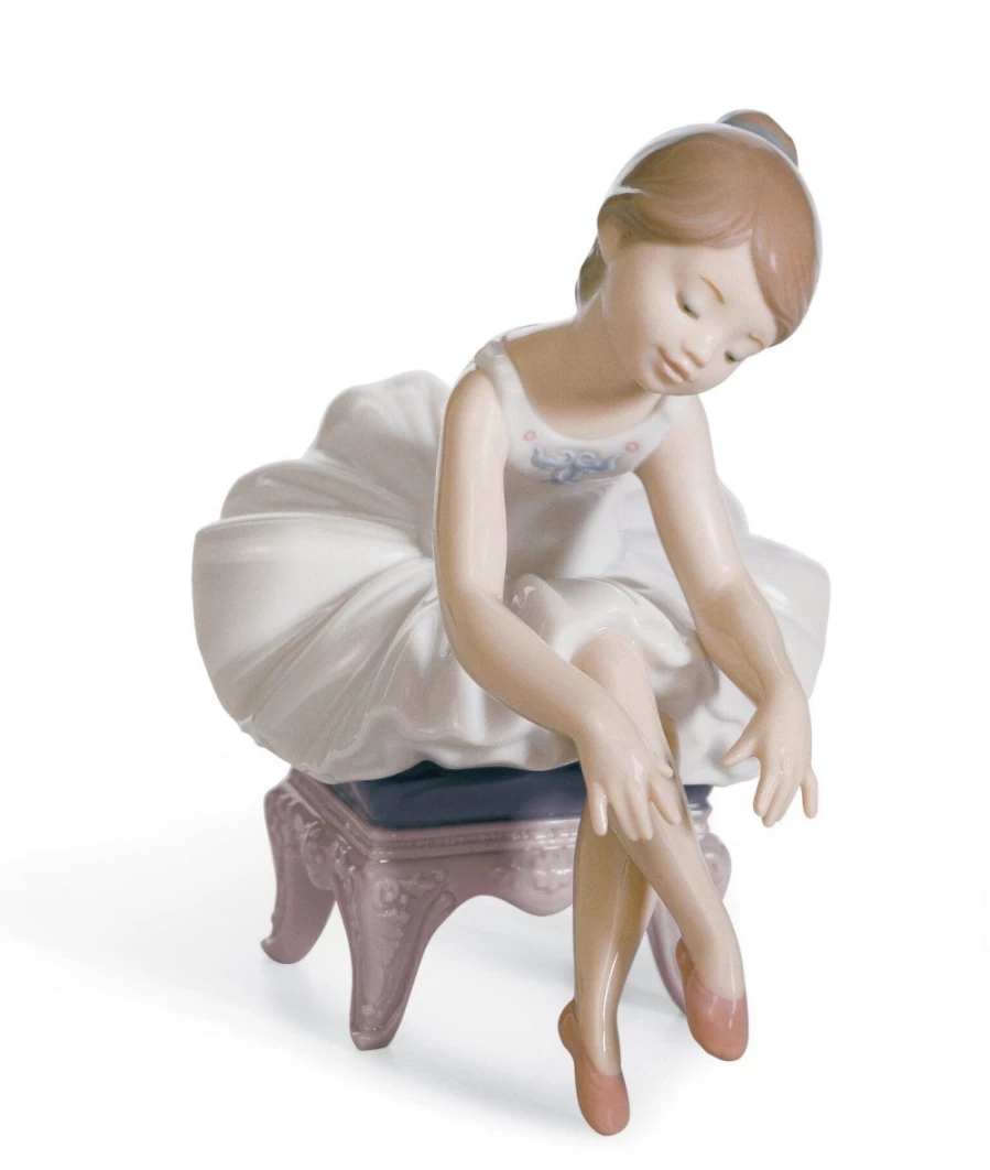 "Lladró Little Ballerina Girl Porcelain Figurine – Elegant Handcrafted Collectible"