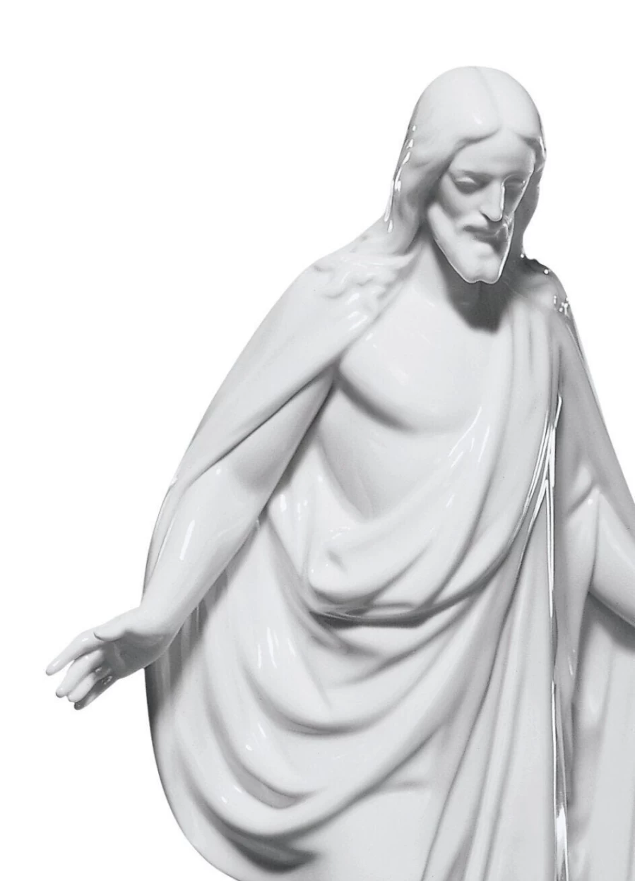 "Lladró Porcelain Christ Figurine – Handcrafted Religious Statue for Home Décor"
