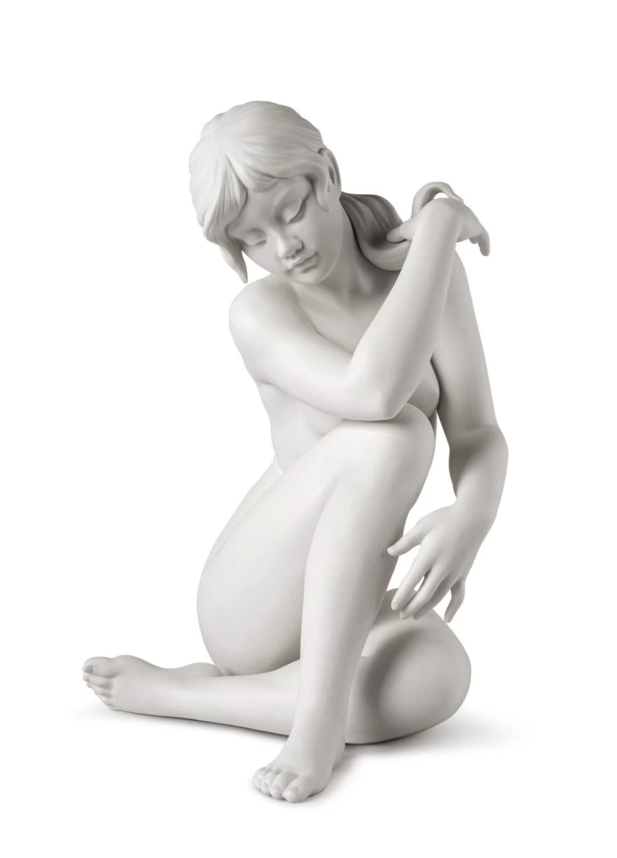 Lladró Pure Calm Sculpture - Elegant Porcelain Figurine for Serene Decor