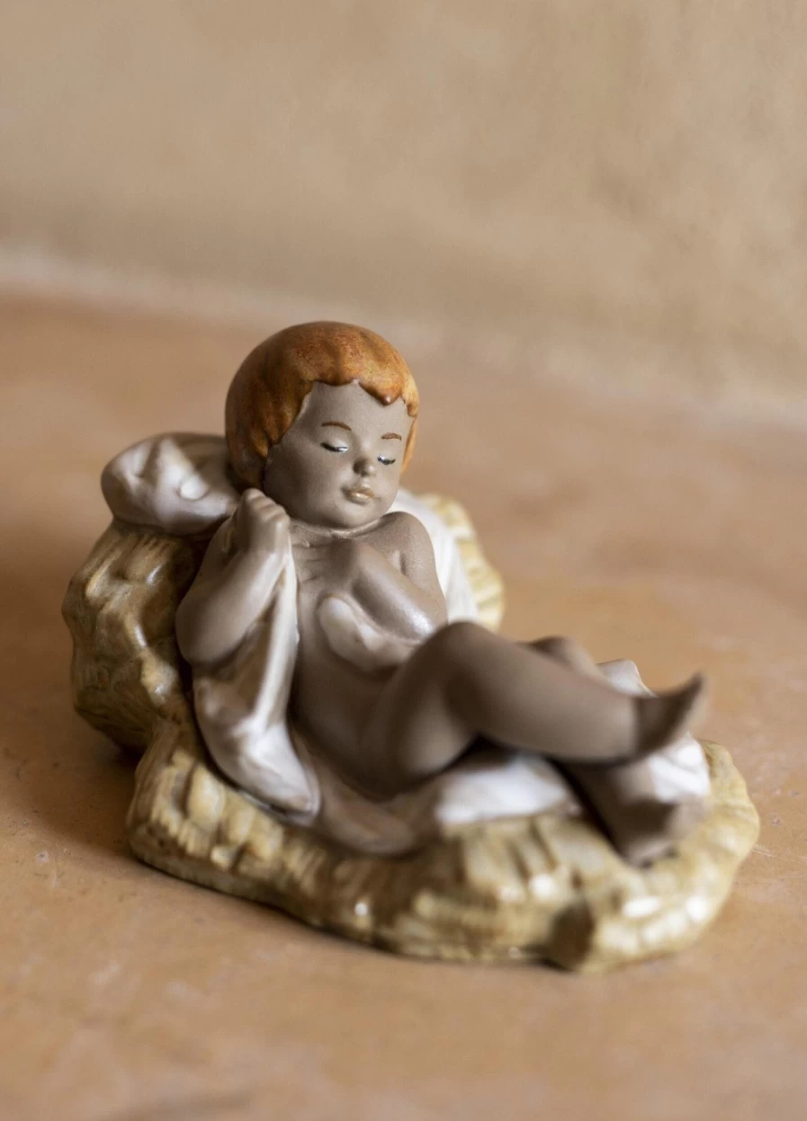 Lladró Baby Jesus Nativity Figurine - Handcrafted Gres Porcelain Christmas Creche Statue