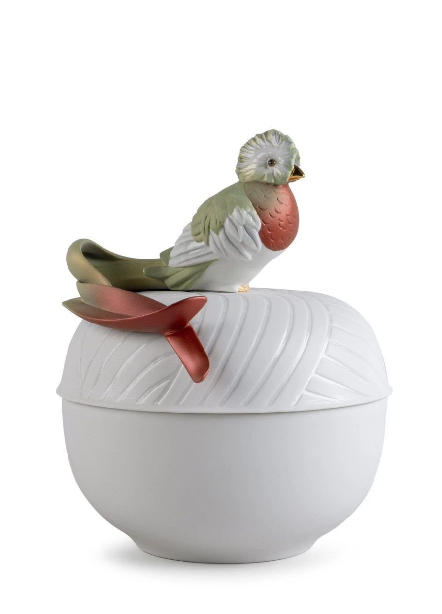 "Lladró Quetzal Box - Exquisite Handcrafted Porcelain Decorative Collectible"