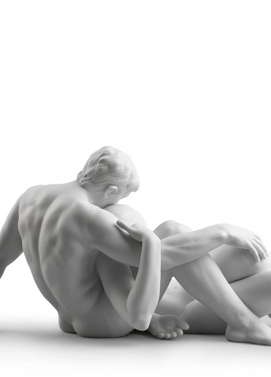 Lladró Everlasting Moment Romantic Couple Sculpture - Handcrafted Porcelain Figurine