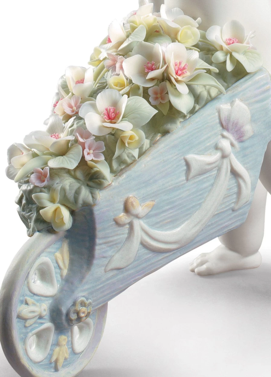 Lladró Celestial Angel Figurine with Floral Details - Handcrafted Porcelain Collectible