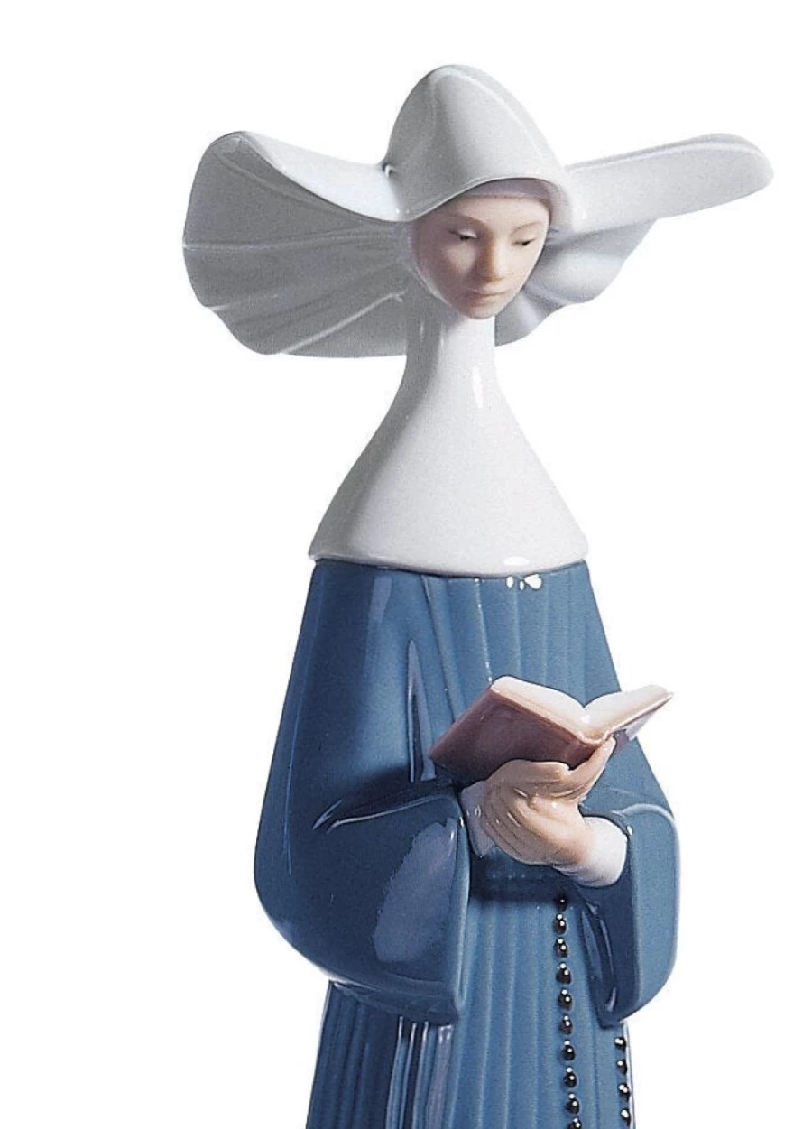 Lladró Prayerful Moment Nun Figurine - Handcrafted Porcelain Religious Statue