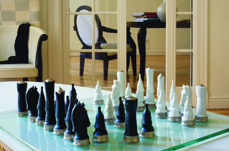 Lladró Silver Lustre Chess Set – Elegant Collector’s Chessboard