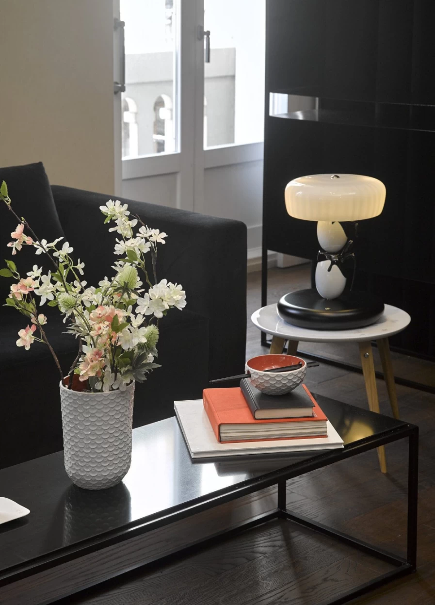 Lladró Hairstyle Inspired Table Lamp - Elegant I/U Design for US Homes