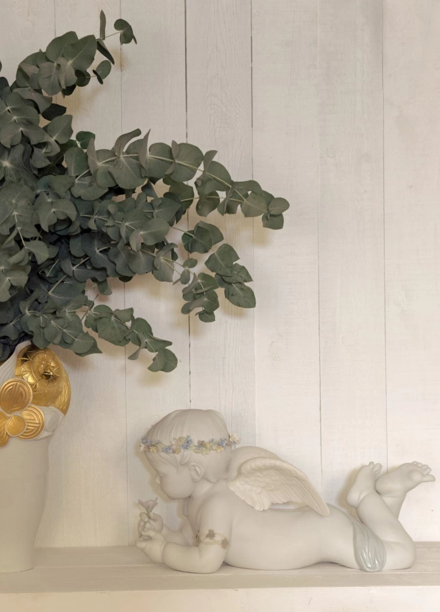 Lladró My Loving Angel Figurine - Handcrafted Porcelain Collectible Statue