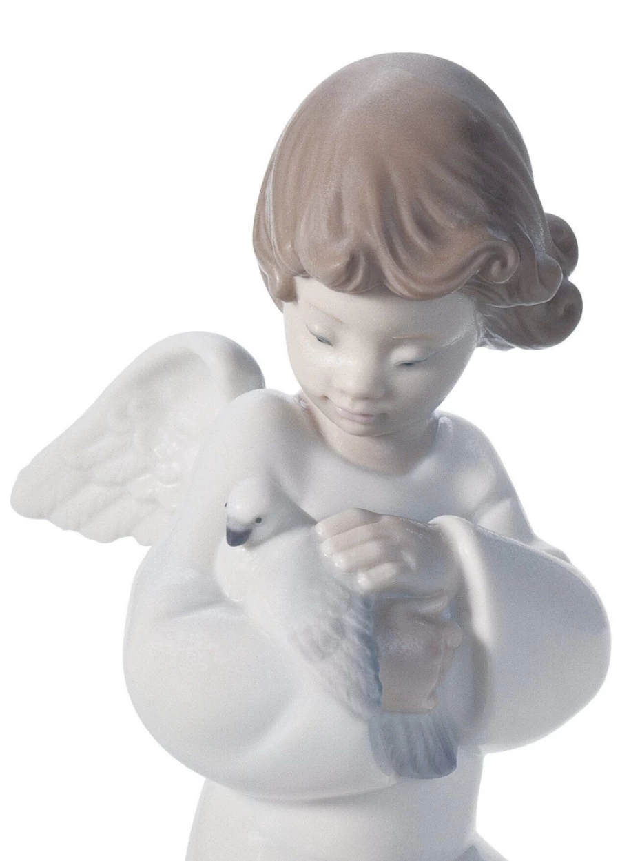 Lladró Loving Protection Angel Figurine - Handcrafted Porcelain Collectible Statue