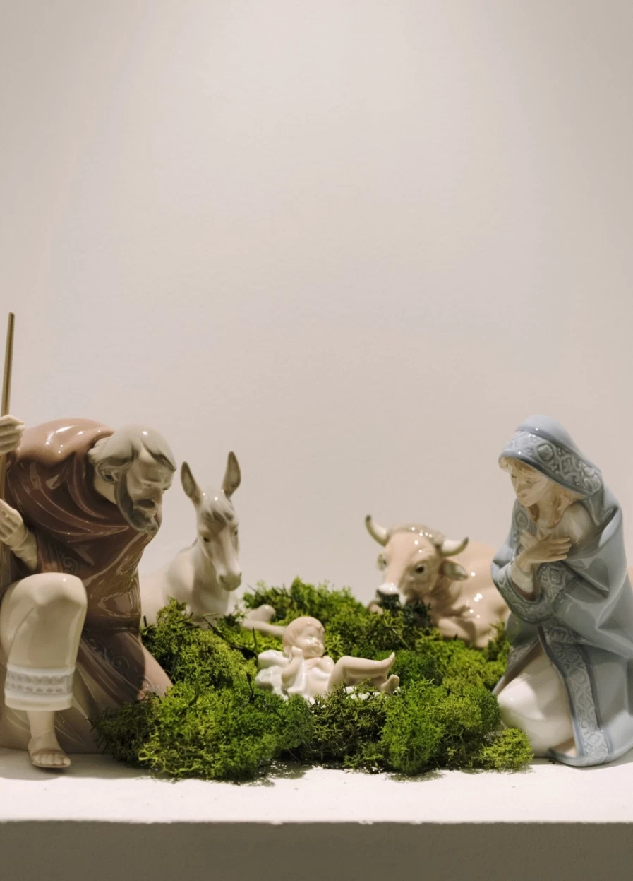 Lladró Silent Night Nativity Set - Handcrafted Christmas Nativity Scene Figurine